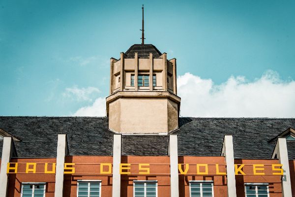 Haus des Volkes Das Bauhaushotel (Probstzella)